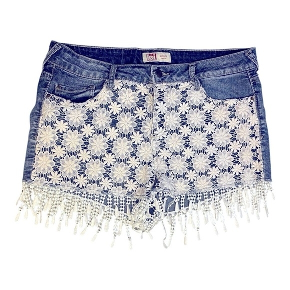 LEI Ashley Lowrise Crochet and Lace Denim Shorts Y2K Daisy Dukes With Fringe - Picture 1 of 5